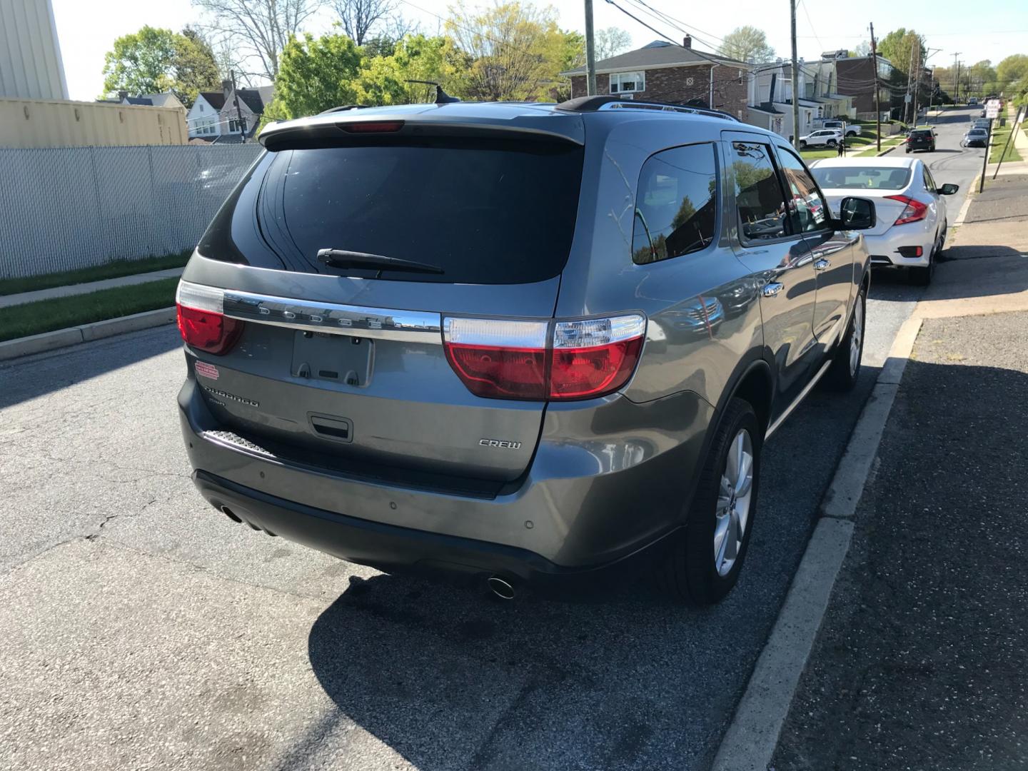 2011 Silver /Black Dodge Durango CREW (1D4SE4GT1BC) with an 5.7 V8 engine, Automatic transmission, located at 577 Chester Pike, Prospect Park, PA, 19076, (610) 237-1015, 39.886154, -75.302338 - Photo#4